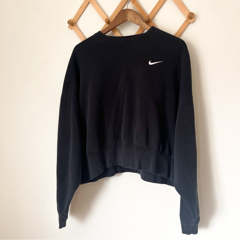 Nike Cropped Black Crewneck Size Medium